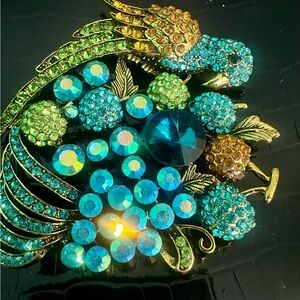 Elegant Gold and Blue Parrot 🦜 large brooch